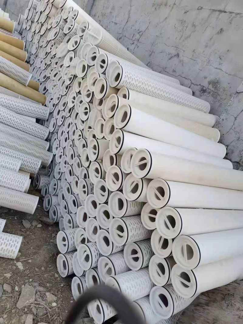 新鄉(xiāng)伊卡過(guò)濾云南某化工廠大流量水濾芯更換現(xiàn)場(chǎng)
